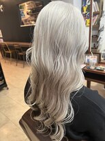 ラブリッシュ(LOVERICHE)&nbsp;ホワイトブロンドカラースタイル　【延山styling】