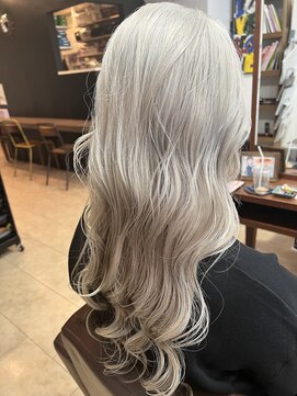 ラブリッシュ(LOVERICHE) ホワイトブロンドカラースタイル　【延山styling】