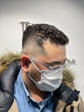リバティシェアバーバー 銀座2nd(LIBERTY SHARE BARBER) スキンフェードコテパーマ濡れパンマッシュパーマ[銀座<理容室>]