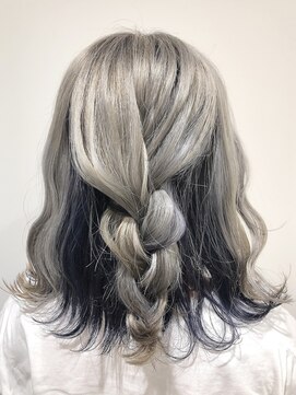 グランデュール 浜松東若林店(GRANDEUR) ホワイト×ネイビー