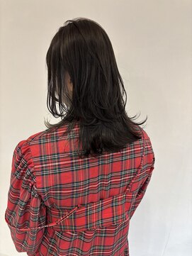 イル(ill) レイヤーカット くびれヘア ウルフ ミディアム 大須