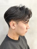 ニュアンスパーマで前髪をしっかり立ち上げてシャープに