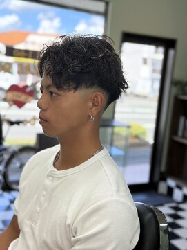 ケーエムシーセントラルルーツ(KMC Central Roots) スキンフェード、ラルフカール