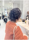 くせ毛活かしウルフヘアブルーブラックイメチェンヘアスタイル