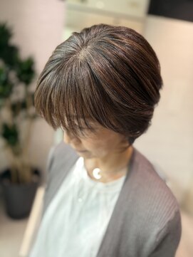 ステア ケース(stair case) かたまり白髪にはハイライトになってもらいましょう