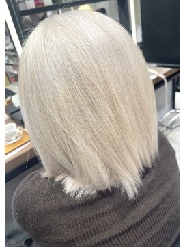 アコ(Aco) ミルキーホワイト/茅ヶ崎白髪隠しブリーチ