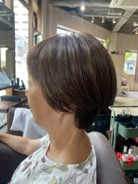 ビーチェ 小岩(Bice) 大人ショートヘア×ナチュラルな白髪ボカシハイライト