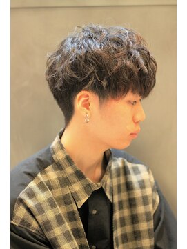 ノイセル(Noisyle) ビジカジくせ毛風パーマ ソフトツーブロック フェザーマッシュ