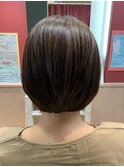 大人ベージュの軽やかボブ