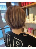 ショート×ハイトーン×ベージュ×くびれ