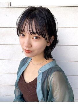 シェノン(CHAINON) 黒髪で作るニュアンスヘアー艶感ミニウルフボブくびれレイヤー