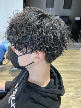 エヌプラス(N+) 刈り上げセンターパートサーフカールブルーブラッフェザーパーマ