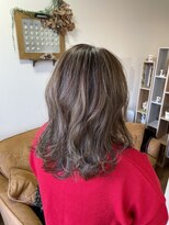 エルフゥ(Elle fou)&nbsp;ハイライトカラー　シルバー　くすみ