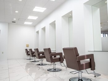 ヘアポジション 泉店(HAIR Position)の写真/【リラックスして過ごせる空間◎】居心地の良さにこだわった店内で癒しのお時間をお過ごしください♪