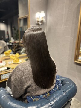 アルベラ(ALVELLA) 透明感オリーブ