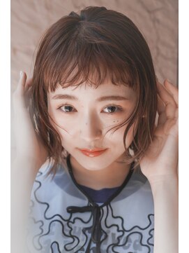 カライング(ing) 大人可愛い20代30代40代黒髪前下がりひし形小顔ボブ丸みショート