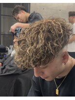 イーラ(era)&nbsp;スペインカール　ツイストスパイラル眉カットメンズパーマ