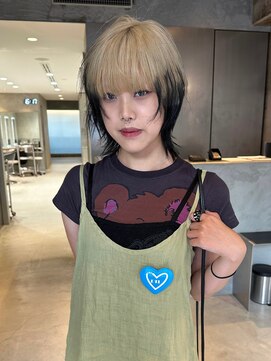 ニール(nier) ウルフ/ミディアム/レイヤーカット/デザインカラー/ブリーチ