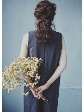 ヘアーループレル(Hair ruup Rell design works) 三つ編みと、ねじり込みのかんたんゆるアレンジ