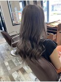 ロングヘア グレージュカラー