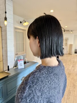 リリィ 津南店(Lilie) ミニボブ切りっぱなしスタイル
