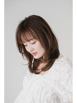 アンダーバーホワイト 鳳店(_WHITE) ミディアムヘア×ナチュラルブラウン