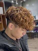 フィフス(fifth)&nbsp;スペインカール外国人風パーマフェードスパイラルパーマ刈り上げ