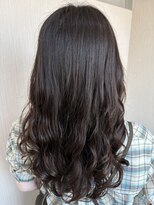 ディアス(DIAS)&nbsp;毛先まで潤うツヤ感と、弾力のあるデジタルパーマスタイル