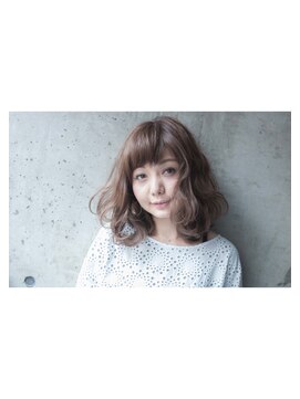 エール(a:le) グレージュ × ボブディー