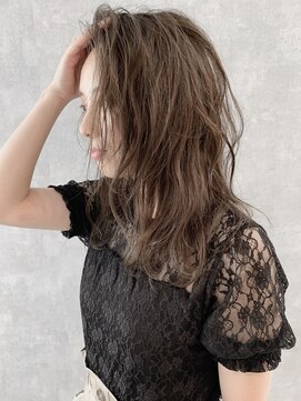 イール(iIIL) 【iIIL hair lounge】シルキーベージュ　外国人風