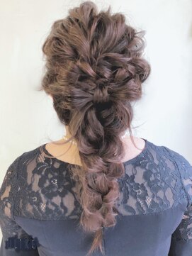 セブンフィズ(SEVEN fizz) リボンがかわいい編みおろしスタイル