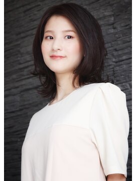 ルチア(Lucia) 柔らかな揺れカールスタイル