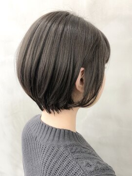 ソーコ 渋谷(SOCO) 大人かわいい小顔耳かけ丸みショート前下がりショートボブ