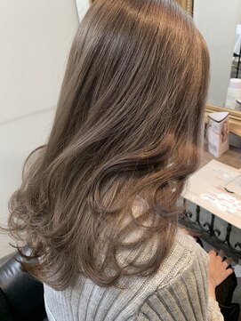 アリュウル 表参道(ALLURE) ブリーチなしのアッシュベージュ　透明感　アッシュ　ベージュ