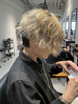 ヴェル(Vel.) 無造作ハイトーンショート