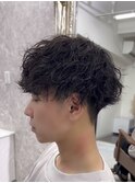 マッシュ 黒髪 束感 女子ウケ ツーブロック　波巻きパーマ