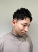 くせ毛を生かしたツーブロショートスタイル