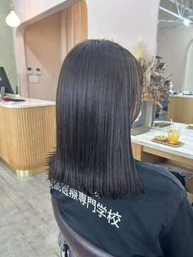 キュオンシア(CUEON. ciea) アッシュベージュ