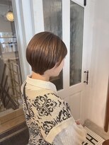 ハク(HaKU) 丸みショート/ショートボブ/耳掛けショート/透明感ベージュ