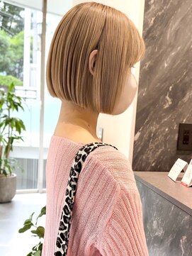 ヴィヴィー 福岡天神店(VIVIE) 25.丸みシルエットの愛されミルクティーボブ