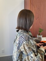 マド(mado) イルミナカラー/アッシュグレージュ/外ハネボブ