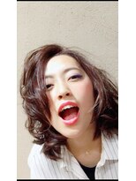 ファミーユ・デ・グラシュ(Famille des gracieux)&nbsp;元気でオシャレなミディアムパーマ