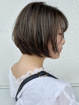 グリーン(green) ボブとの相性もいい夏のカーキベージュ bymisaki