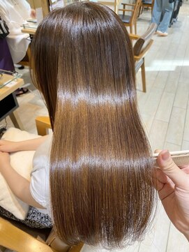 プラグ バイ ネオリーブ(plug by neolive) 髪質改善　美髪　艶髪　酸熱トリートメント m i o.