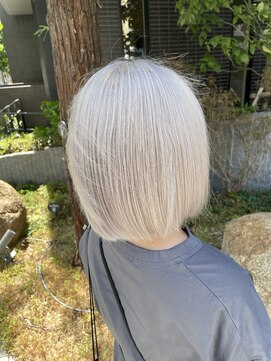 テテ(TETE) ホワイトカラー　心斎橋×長堀橋