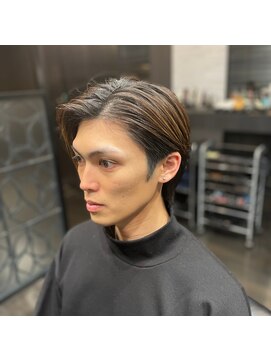 ヒロザバーバー(HIRO THE BARBER) 耳かけ×アップバング