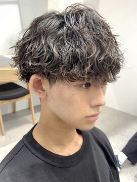 ウェイビーエフティフィフス 横浜西口(WAVEY ft.fifth) メンズパーマ波巻きパーマツイストスパイラルパーマ韓国マッシュ