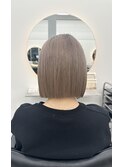切りっぱなしボブ／ハイトーンベージュ