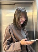 柔らかカーキグレージュ×顔まわりレイヤー