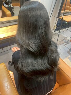 イリ 梅田(ili) レイヤーカット/ブリーチなし/ココアブラウン/髪質改善